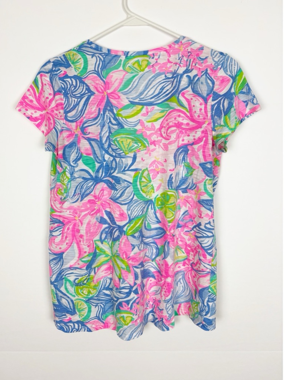 Lilly Pulitzer Etta V-Neck Tee Size Small
Havana Cocktail Colorful - Picture 2 of 5